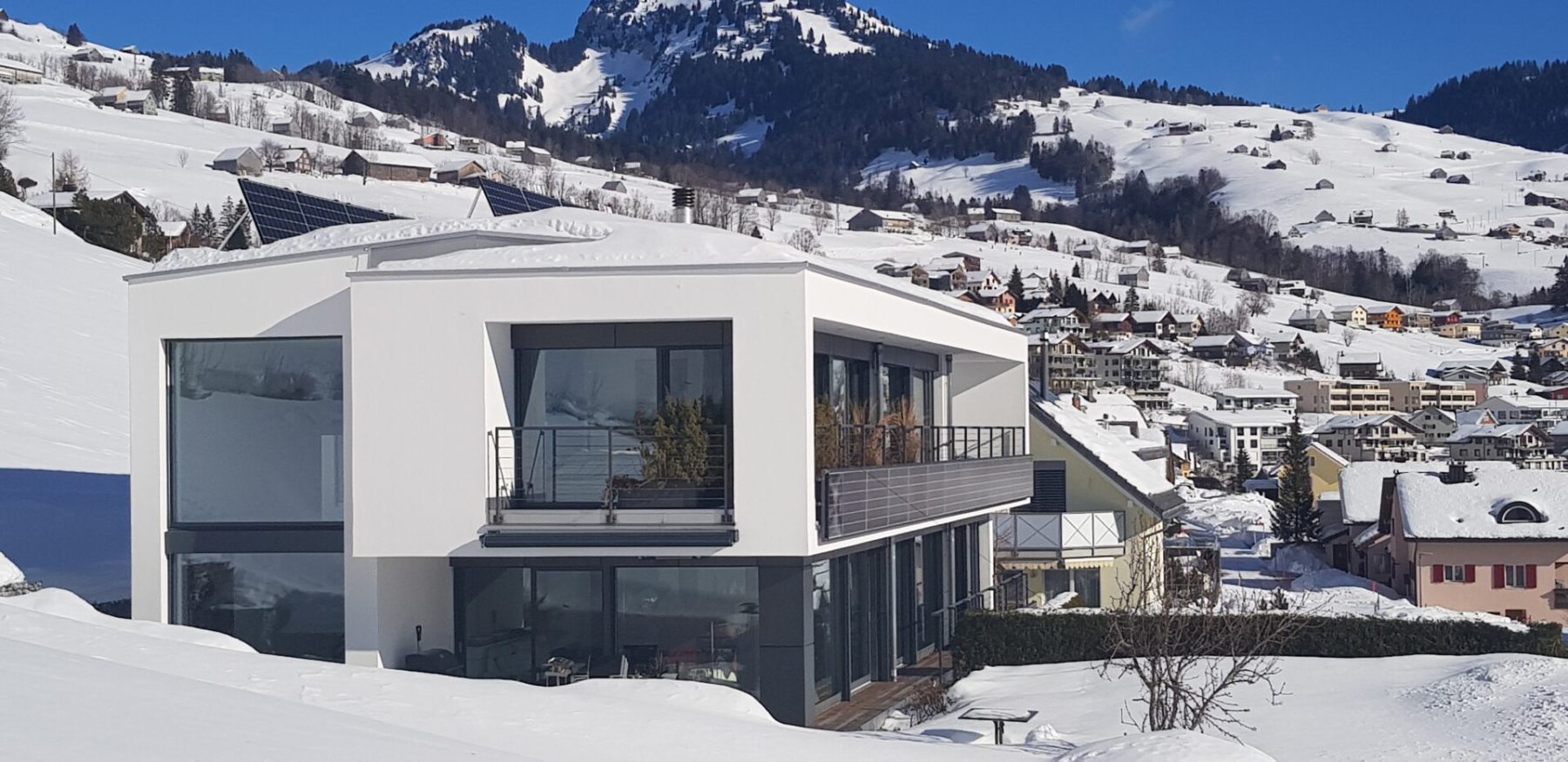 12.5 kWp Aufdach-PV-Anlage (2016-2021) in Amden bei Peter_Diego_Hagmann