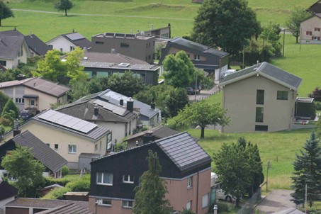 Gebäude mit und ohne PV-Anlage